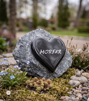 MORFAR, Sort Glasshjerte På Granittstein